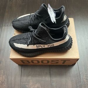 BRAND NEW Yeezy Boost 350 V2 Oreo